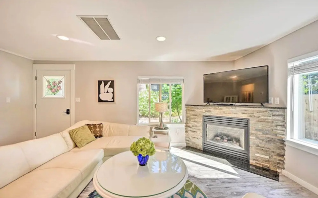Family-friendly Kirkland Home ~ 1 Mi to Downtown