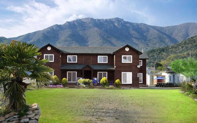 Gyeongsang Namhae Haebyeon Tongnamu Pension