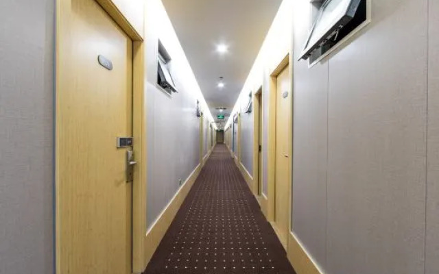 Hotel Holt	
