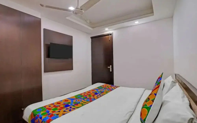 Fabhotel The Royal Inn I