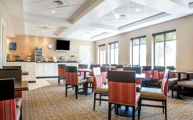 Comfort Suites West Warwick - Providence