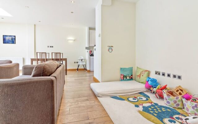 Stylish and Bright 3 Bedroom Duplex in North London