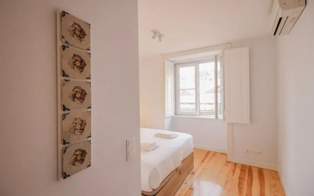 JOIVY Elegant 2BR Apt nearby tram 28E stop - Portas Sol