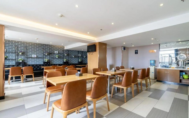 Yester Hotel (Yuxi Taobao Street Wanda Plaza)