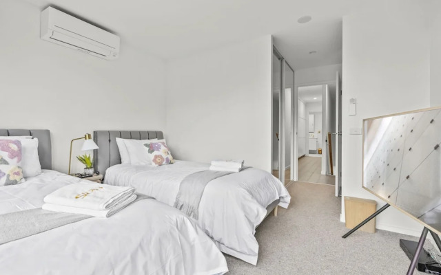 StayAU Modern Townhouse