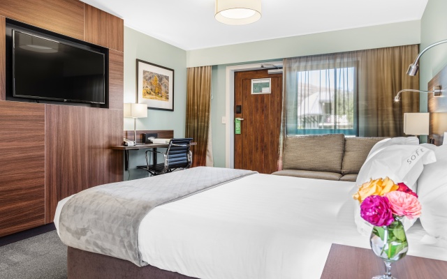 Holiday Inn Queenstown Frankton Road by IHG – Guest Rooms – Queenstown