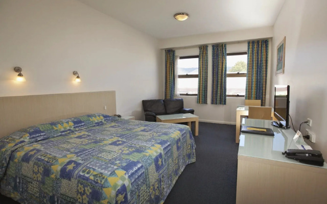 Mayfair Plaza Motel