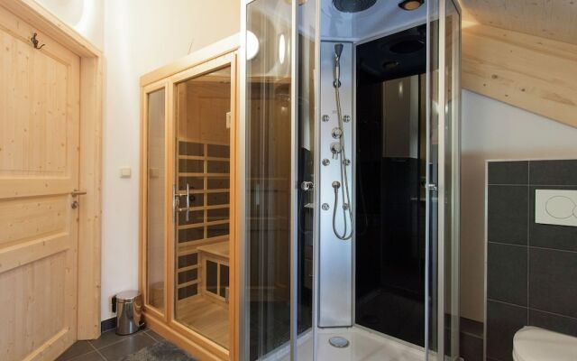 Wooden Chalet with Wellness Centre in Hohentauern