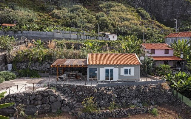 A Haven by the Sea, Casa da Rocha de Baixo,