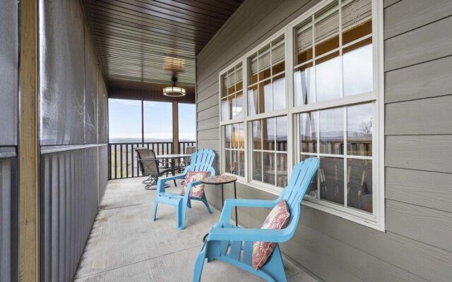 The Gathering Place - Minutes to 61-acre Theme Park