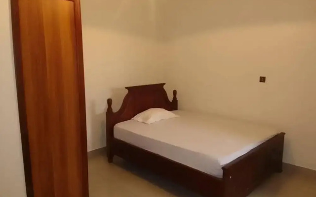 House - Kampala - 6 Bedrooms - Parking - Garden