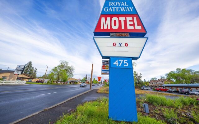 Royal Gateway Motel By OYO