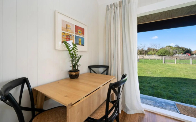 Te Whare Hipi - Martinborough Holiday Home