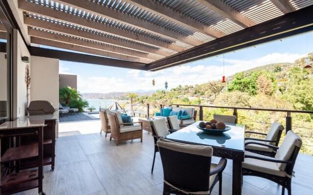 Casa Azul Lakeview Terrace Retreat in Avándaro