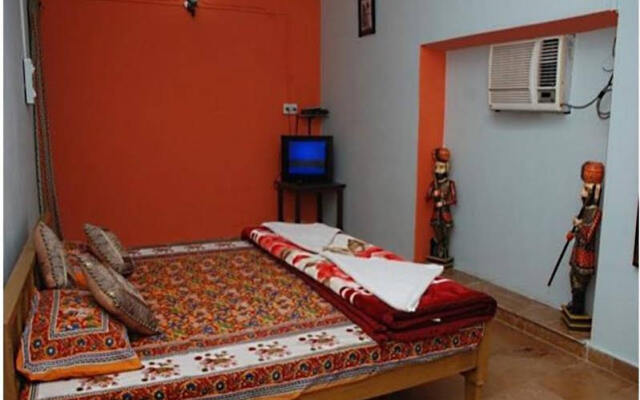 Amar Garh Hotel