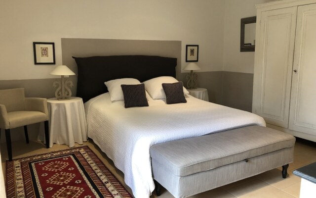 Le Mas au Portail Bleu