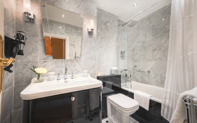 10 Curzon Street Apartments by Mansley