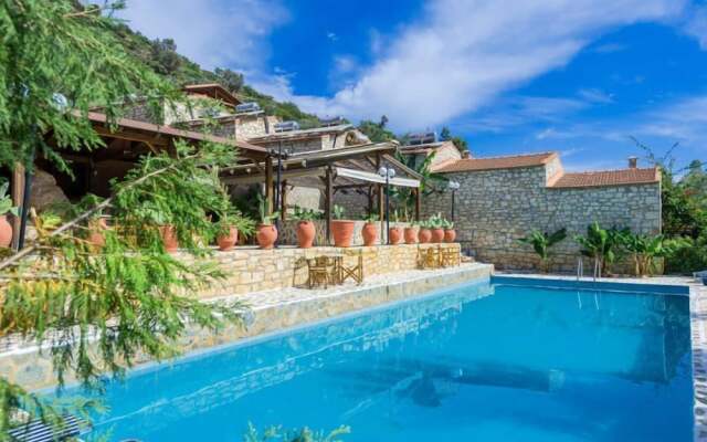 Stone Village Petrino Horio