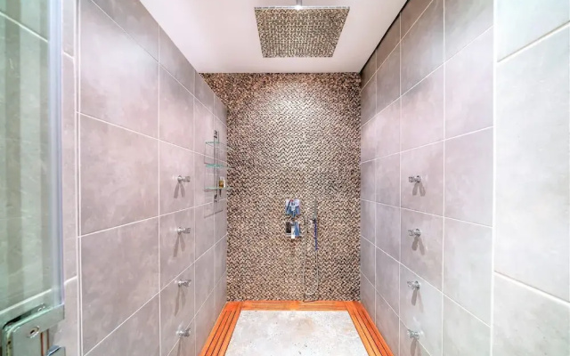 Ultimate Luxury sea front villa with private pool Palm Jumeirah