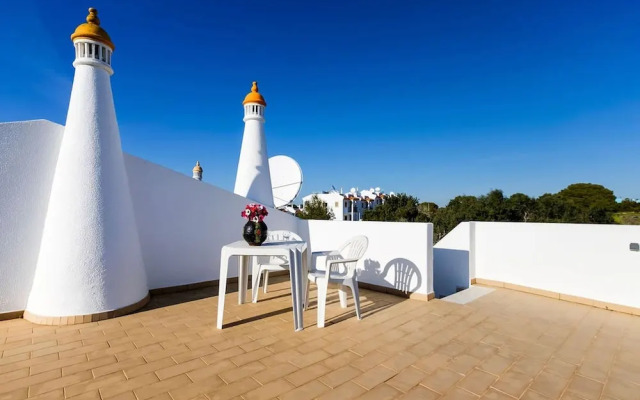 Apartment Oleander Excellent Townhouse in Carvoe