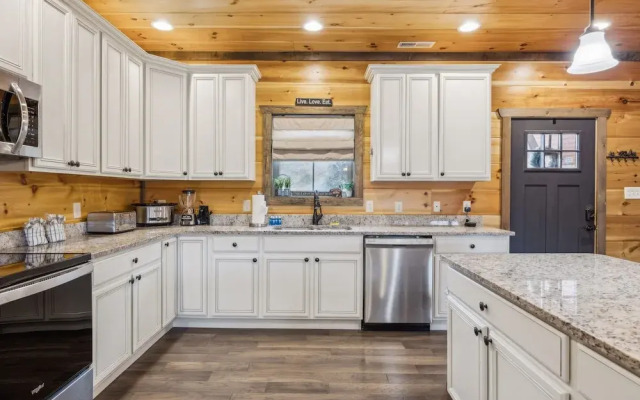Eden Of The Smokies 5 Bedroom Cabin