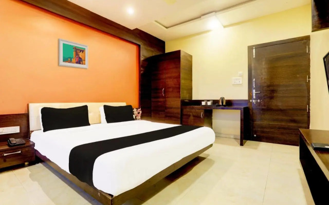 OYO 27960 Hotel Divya Sai Palace