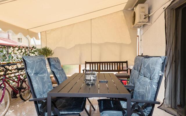 Loutraki apartment Greek open house