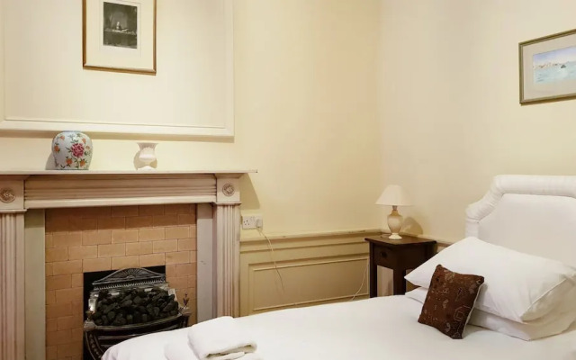 Classy Historic Edinburgh Apartment