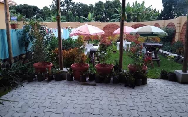 Trinity Motel Entebbe