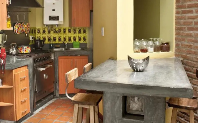 Charming Apt! Like Home