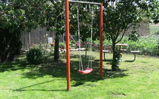 Bungalow in Zweedorf mit Liegewiese