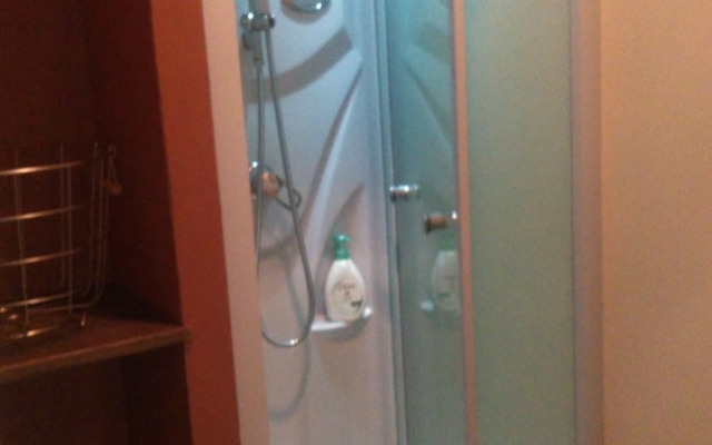 Guesthouse pretty good - Hostel, Caters to Women