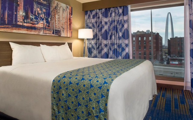 HoteLumiere at the Arch - A Caesars Rewards Destination
