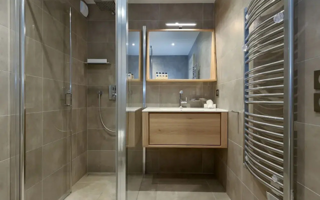 Le C Residence Apartment T4 Cabins A06