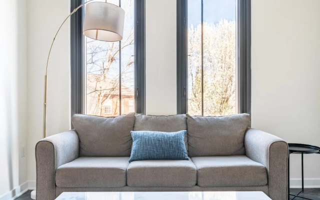 Kasa Inviting Studio Work Friendly Alexandria