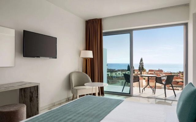 Freij Beach Hotel & Resort