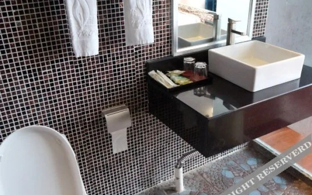 Qunyi Business Hotel