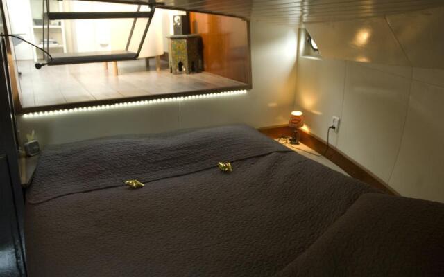 Houseboat Ms Luctor