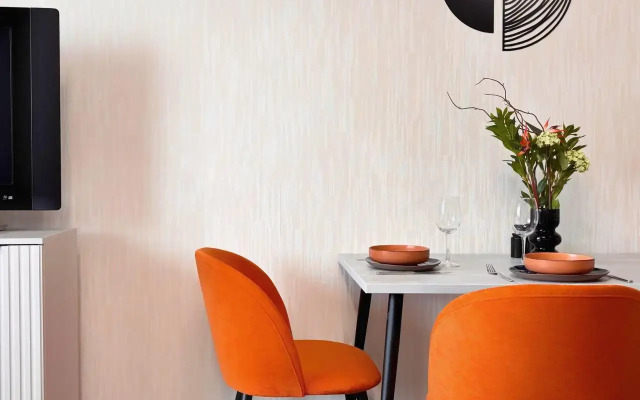 Nearby Studio at 54 Universitetskaya Embankment