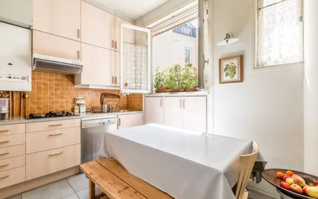 We Stay - Champs Elysées 75008