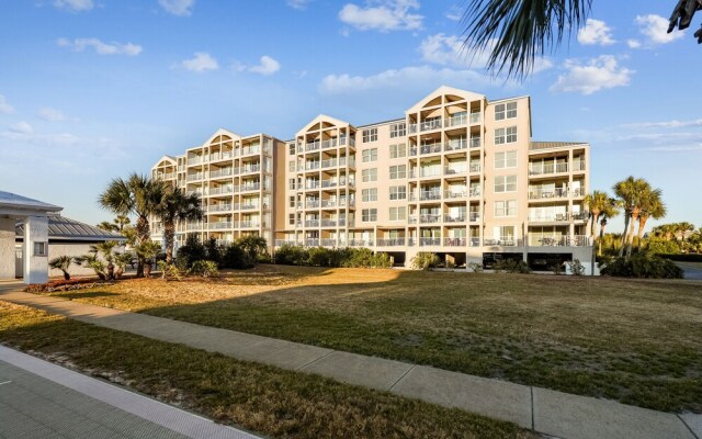 Magnolia House 407 is a 1 BR with amazing views by RedAwning