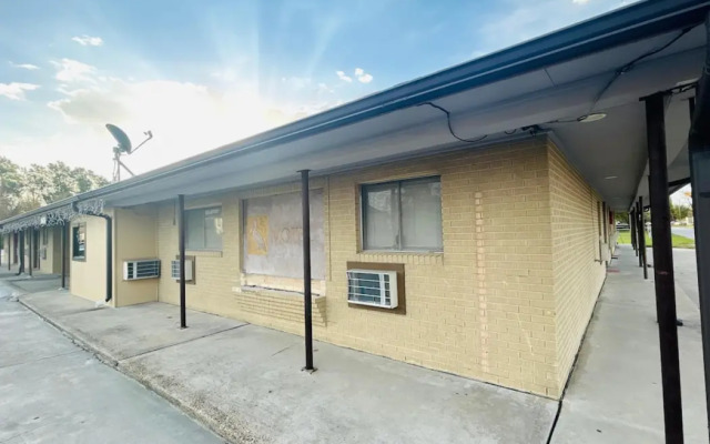 Relax Inn By OYO Sulphur Hwy 90