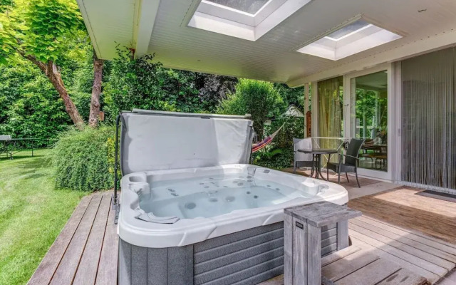 Picturesque Holiday Home in Oldenzaal With Jacuzzi