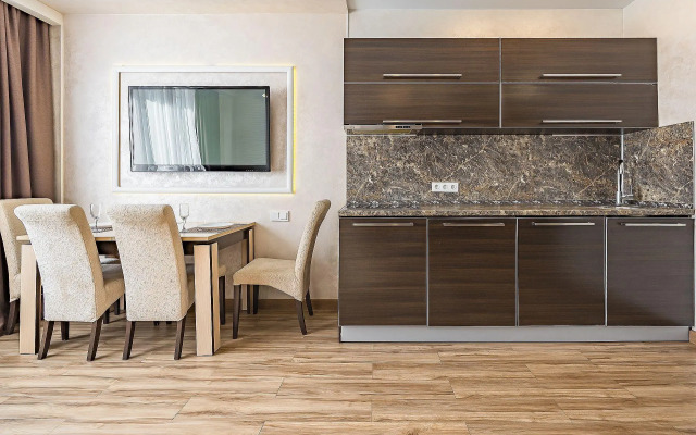 Top House (Топ Хаус) на площади Свободы