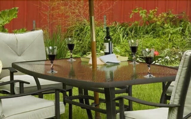 1862 Seasons on Main B&B