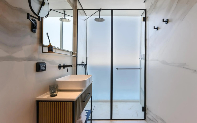 Alberto by Isrotel Design