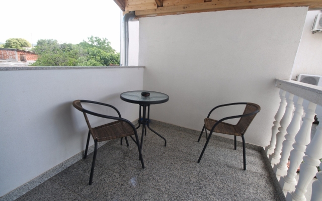 Apartment Zora - garden terrace and grill A5 Pirovac, Riviera Sibenik