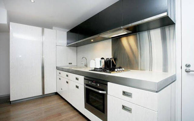 Astra Apartments - St Kilda Rd
