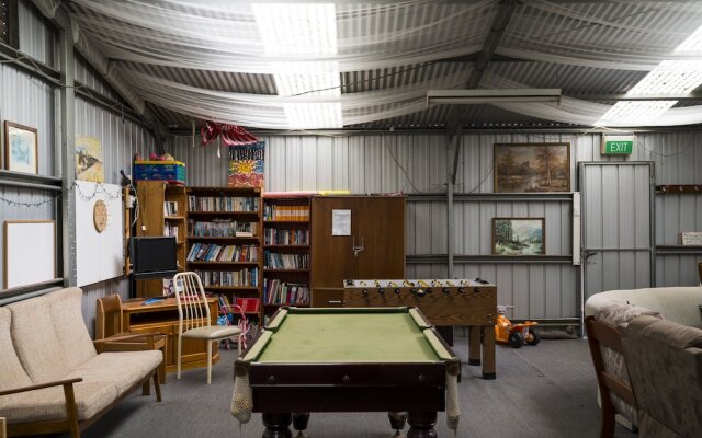 Inglewood Motel and Caravan Park