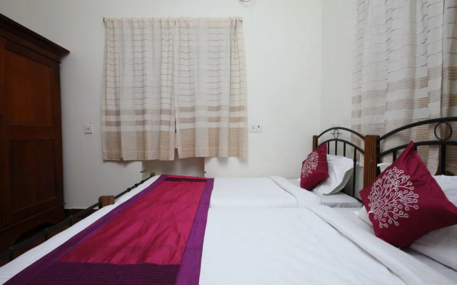 OYO Home 10497 Compact 2BHK Pondy White Town